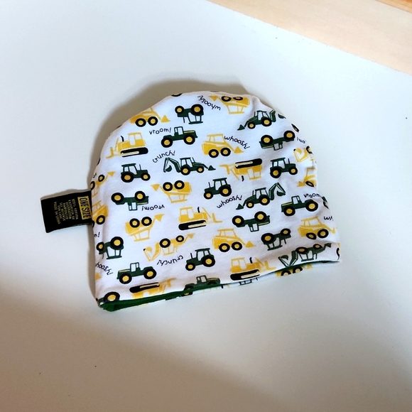 Carhartt, Cabela's & John Deere triple bodysuit + hat baby lot - Picture 11 of 11